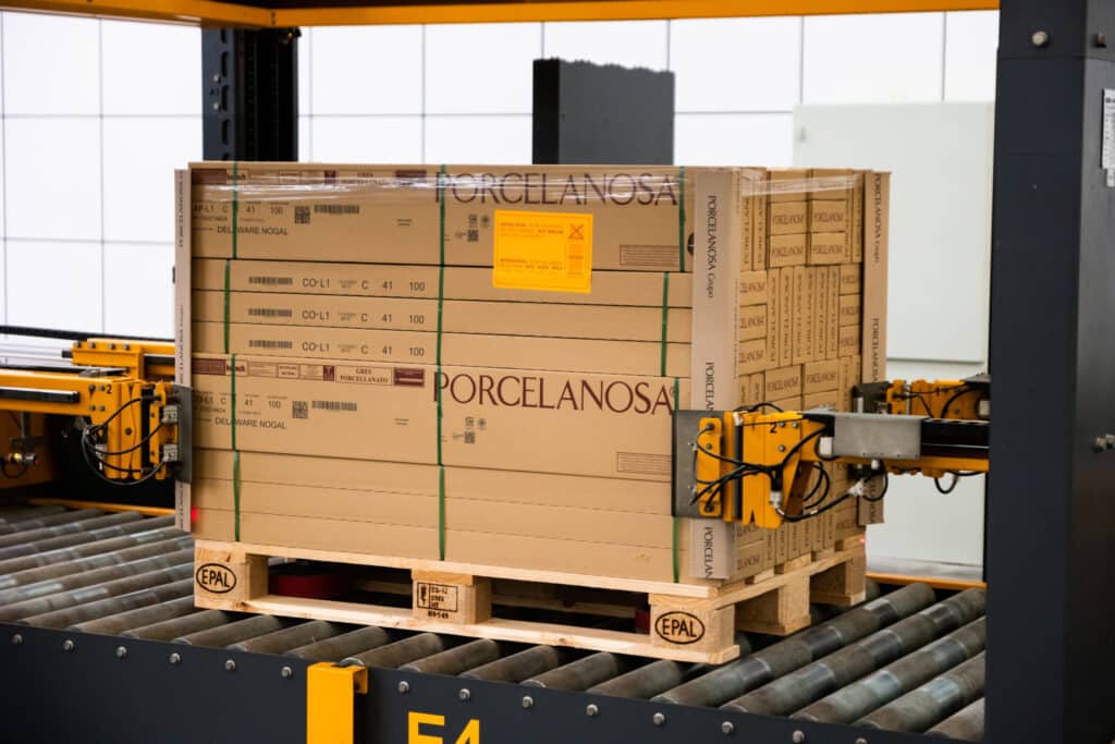 Horizontal Strapping with Edge Protector Applicator for end-of -line packaging from Wessex Packaging